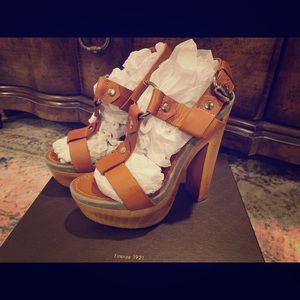 Gucci platform Sandals